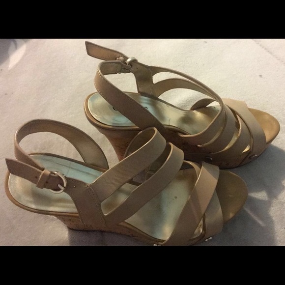 Tan Guess Heels - Picture 2 of 5